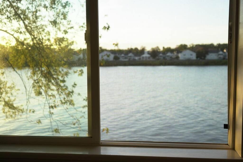 Queen Bed Beautiful Sunset W River View Fast Wifi Apartment Troy Bagian luar foto