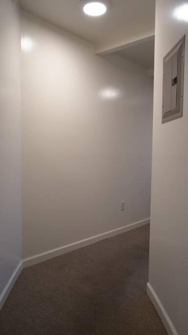 Queen Bed Beautiful Sunset W River View Fast Wifi Apartment Troy Bagian luar foto