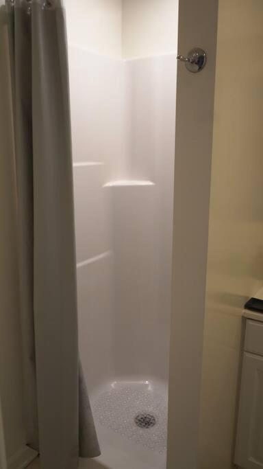 Queen Bed Beautiful Sunset W River View Fast Wifi Apartment Troy Bagian luar foto